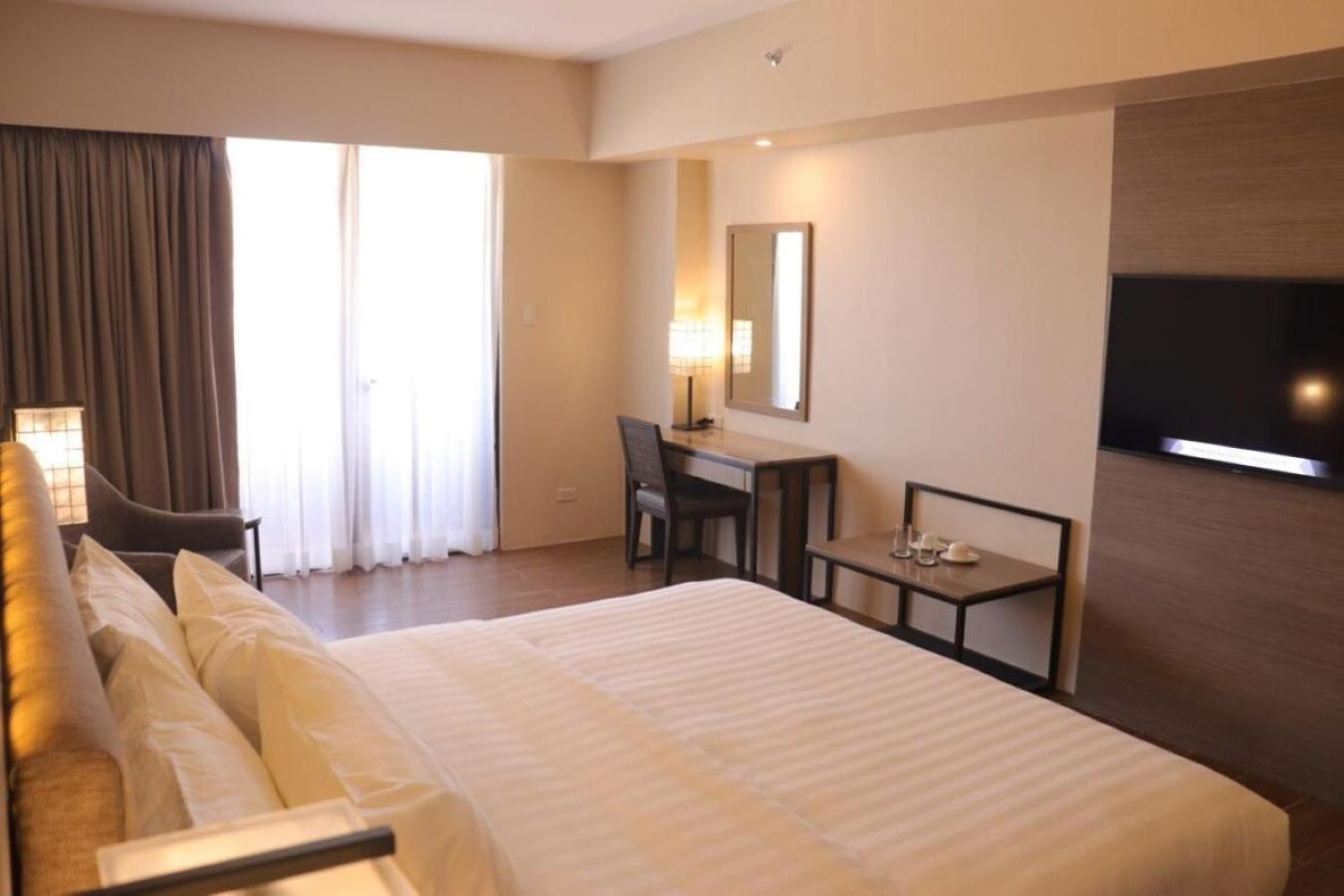 The Aurora Subic Hotel Managed By Hii Olongapo Extérieur photo